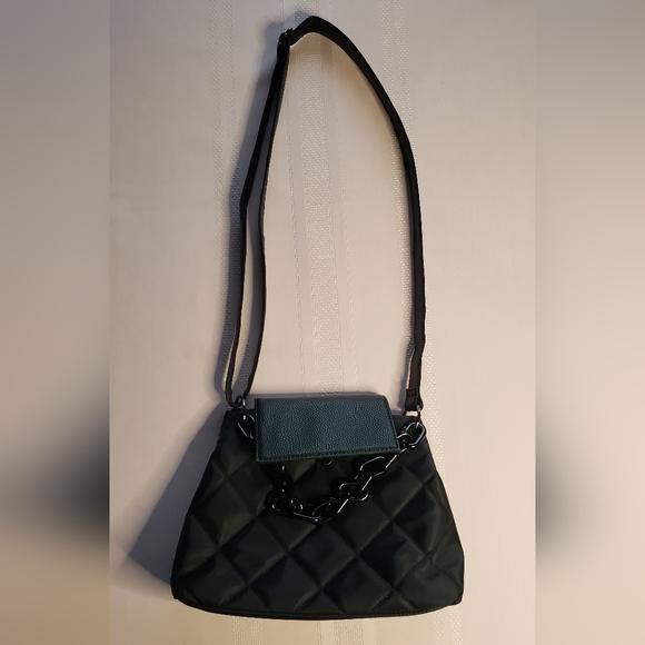 Funky black puffer quilted crossbody bag purse w plastic chain w long strap - Picture 3 of 9